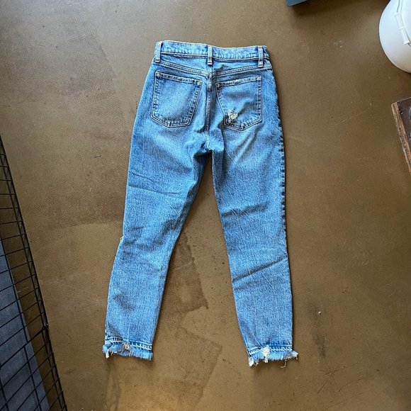 Abercrombie & Fitch "The Mom" High Rise Ripped Destroyed Jeans Size 26 / 2R - Picture 6 of 9